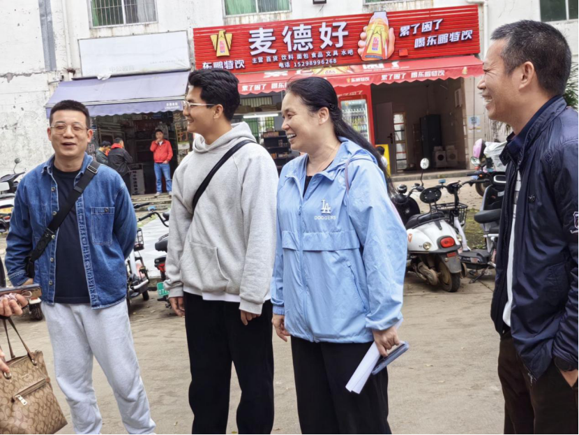 學期伊始教育學院領導及老師走訪宿舍慰問學生