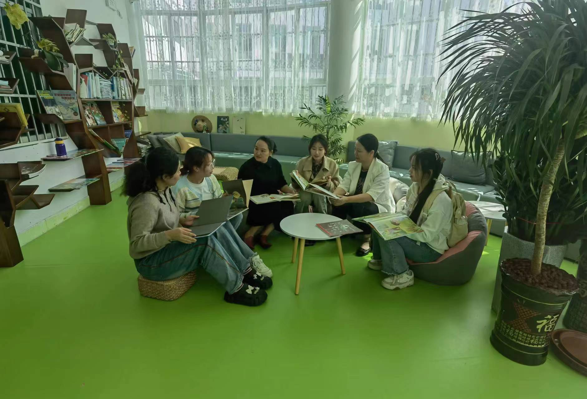 教育學(xué)院開展師范生瓊中縣教育實(shí)習(xí)中期檢查工作