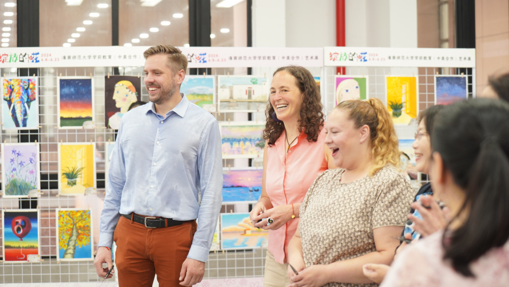 “綻放的花”學(xué)前教育專業(yè)(中美合作)藝術(shù)展 在海南師范大學(xué)桂林洋校區(qū)開幕