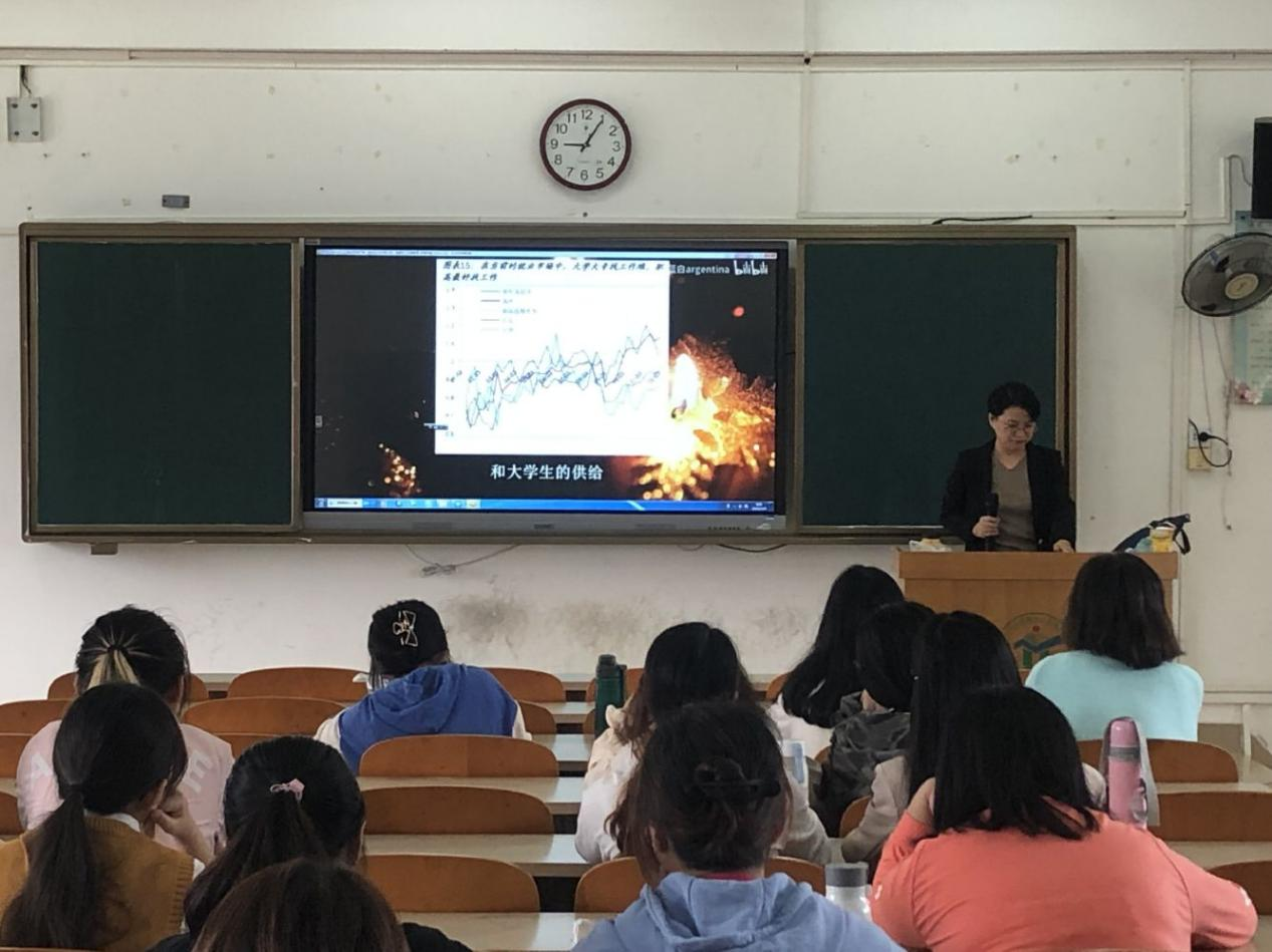 青年之聲教育學院創(chuàng)新創(chuàng)業(yè)實踐周-“雙創(chuàng)”與大學生創(chuàng)業(yè)研究