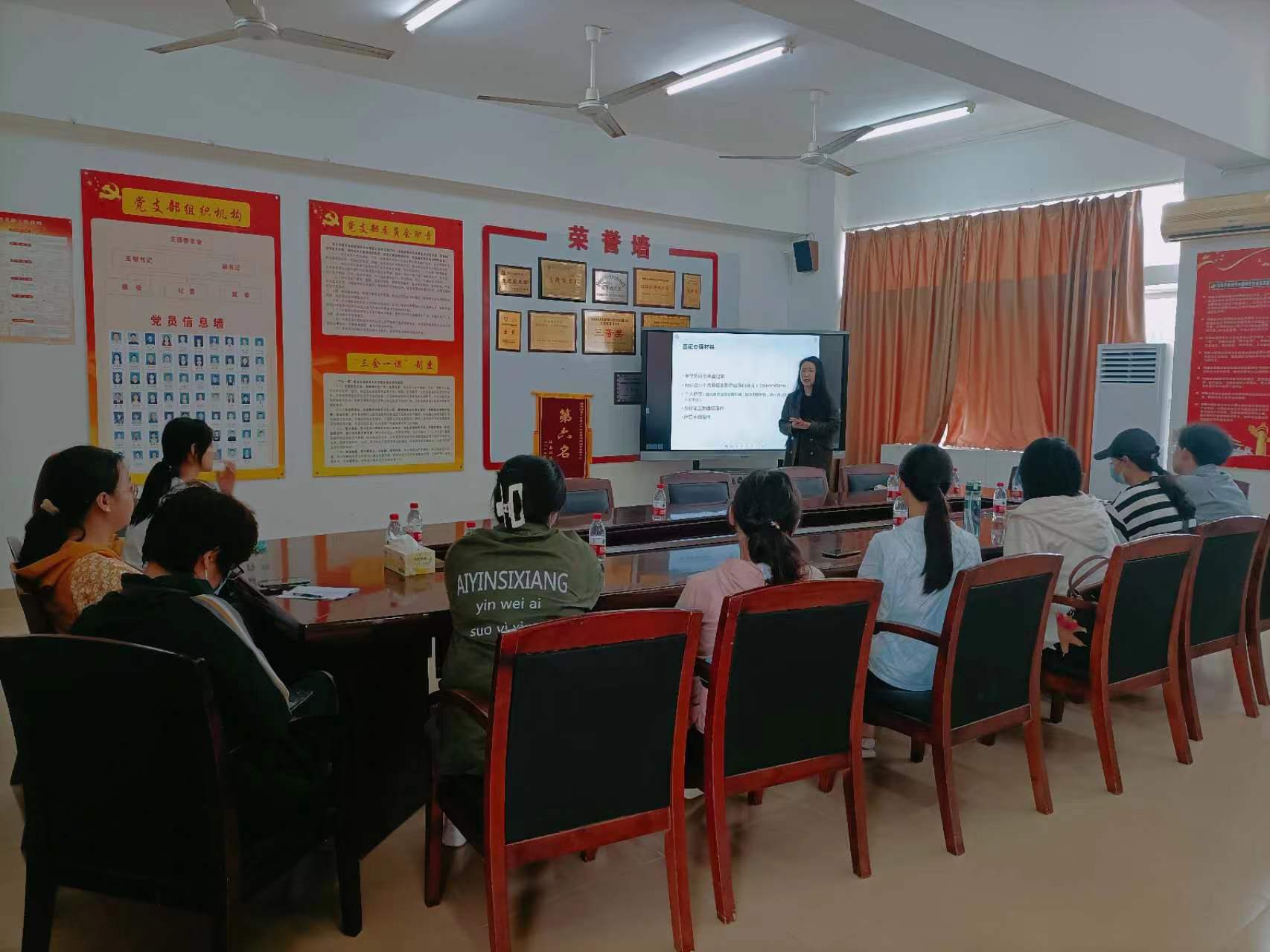 北京東方英倫國際教育信息技術(shù)研究院常務(wù)副院長吳江一行到我院交流