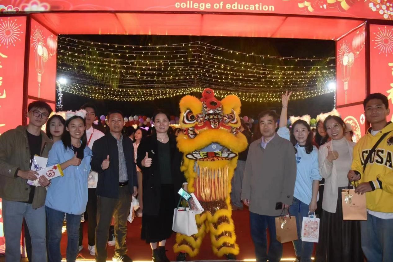 教育學(xué)院團(tuán)委學(xué)生會(huì)舉辦慶新年游園活動(dòng)