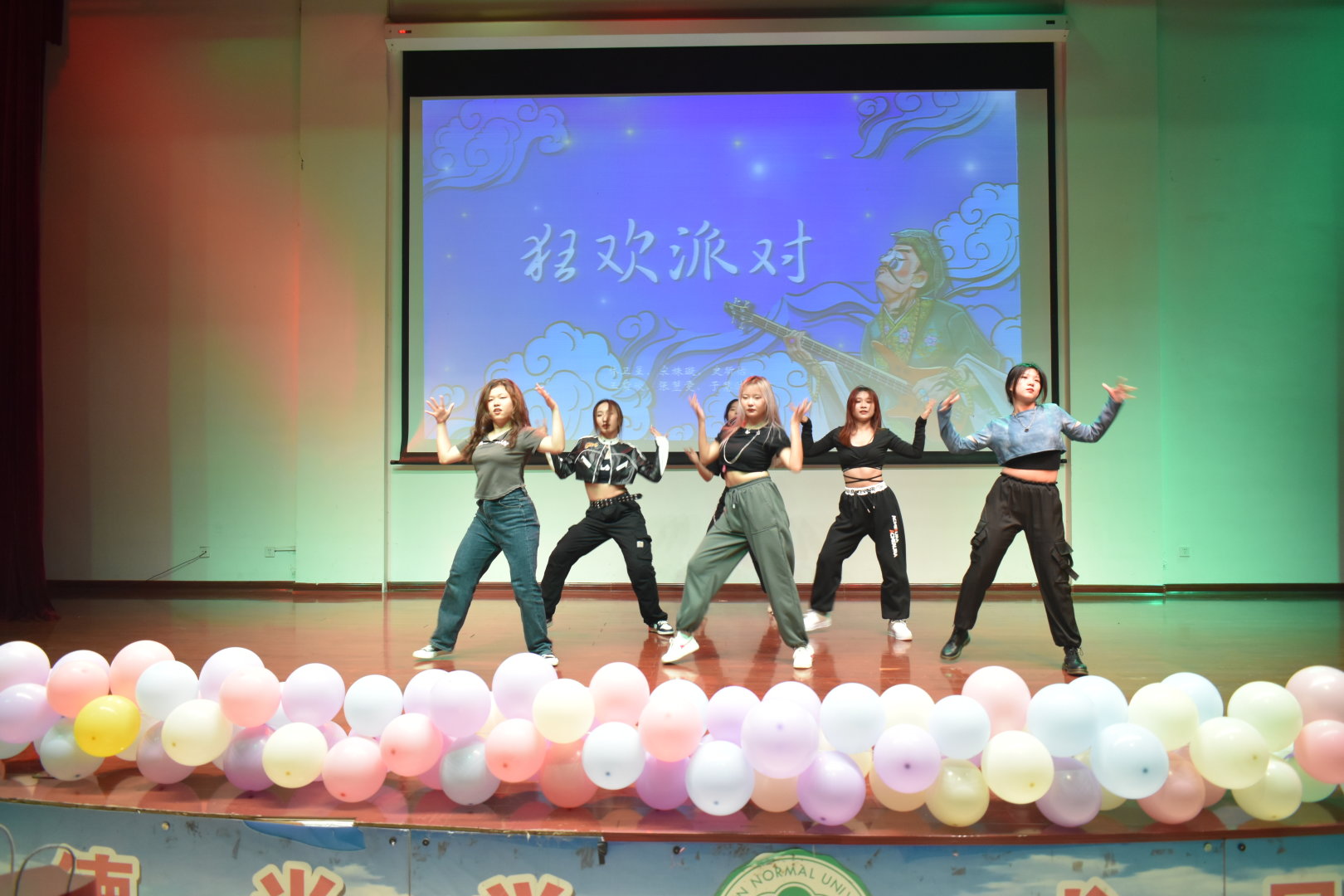 青年之聲?教育學(xué)院“聚是一教院，散是滿天星”畢業(yè)晚會(huì)