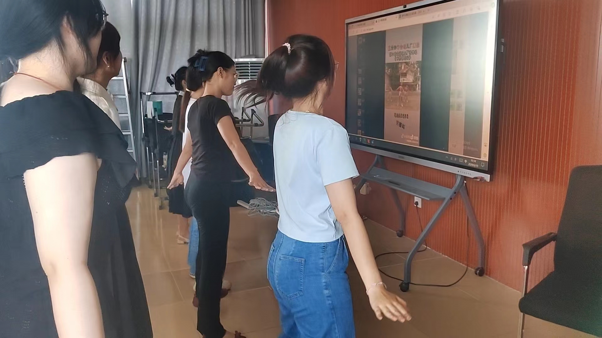 “留在海南,‘職’等你來”――教育學(xué)院舉辦兩場 校園招聘會