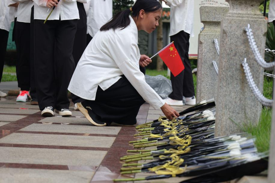青年之聲?教育學(xué)院“以青春之名,赴百年之約”入團(tuán)儀式