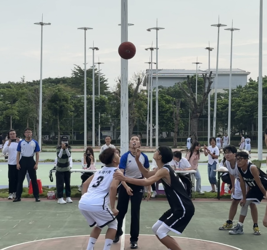 海南師范大學(xué)第三十屆“熱血青春‘籃’不住?團(tuán)結(jié)奮進(jìn)新征程”海獅杯迎新籃球聯(lián)賽