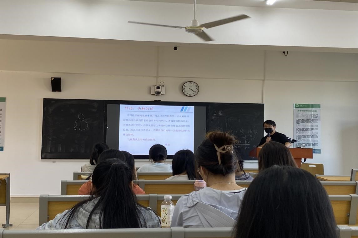 教育學(xué)院創(chuàng)新創(chuàng)業(yè)實(shí)踐周系列講座（八） 本科畢業(yè)論文研究與寫作方法指導(dǎo)