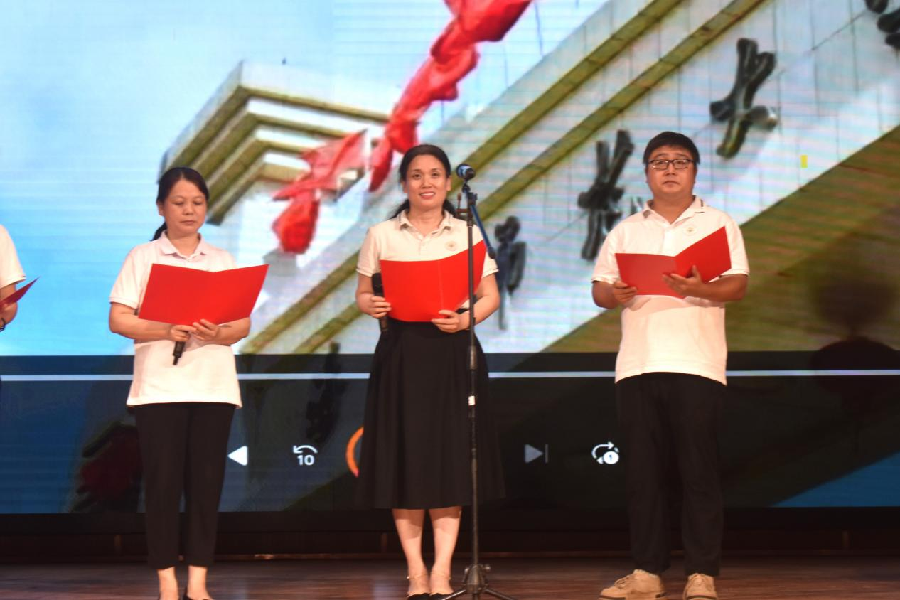 教育學院“愛承教院,載夢啟航”主題畢業(yè)晚會