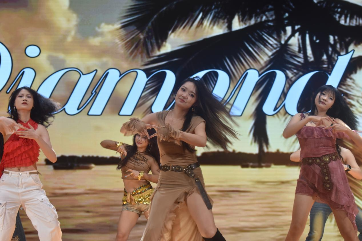 教育學院“愛承教院,載夢啟航”主題畢業(yè)晚會