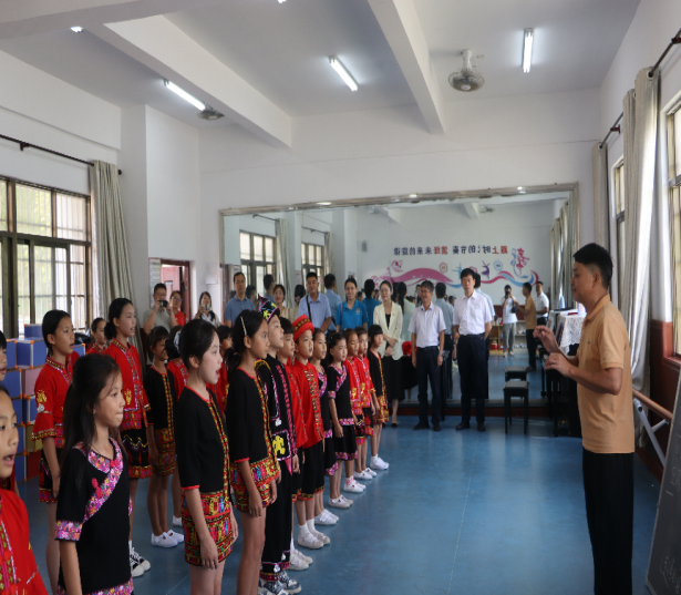 “根植希望,共育未來” 我院與五指山市水滿中心學(xué)校攜手舉辦植樹活動