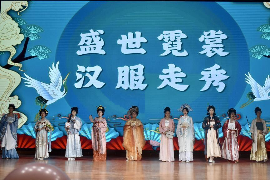 教育學(xué)院“愛(ài)承教院，載夢(mèng)啟航”主題畢業(yè)晚會(huì)